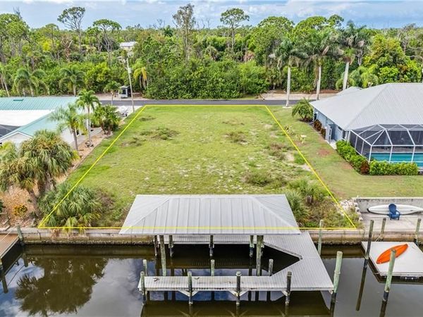 3606 Pinetree DR , ST. JAMES CITY, FL 33956