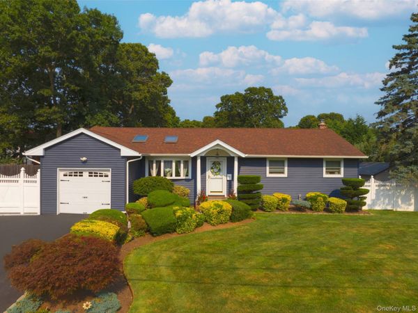 17 Bayberry Road, Ronkonkoma, NY 11779