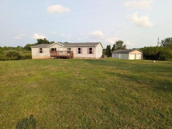 1821 Battle Creek Road, Charlotte, MI 48813