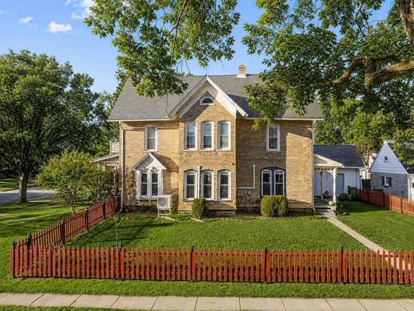 121 S Wisconsin Street, Elkhorn, WI 53121