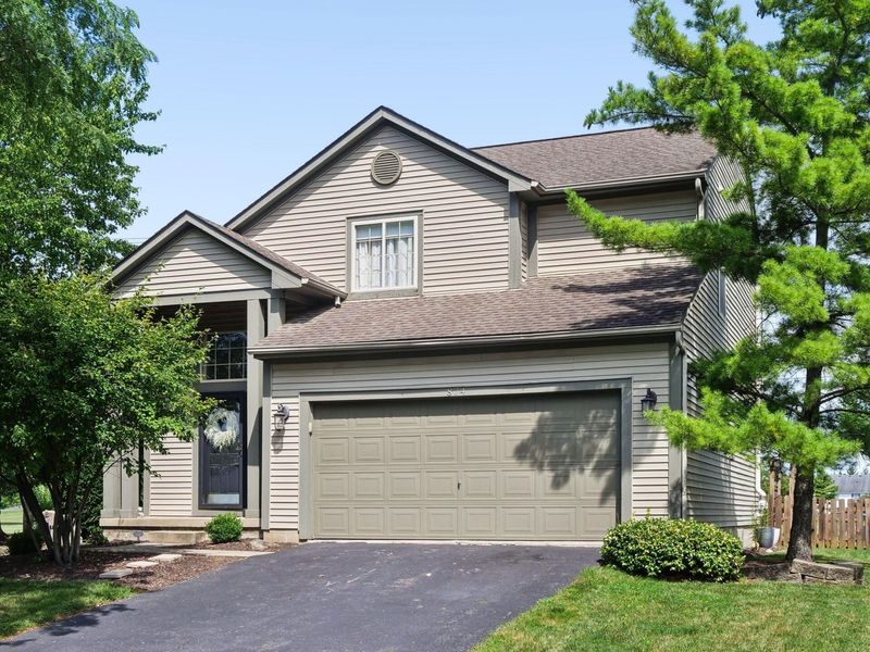 874 Lynnhaven Court, Columbus, OH 43228 Photo 2