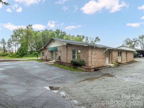 732 Jonesborough Street , Hendersonville, NC 28739