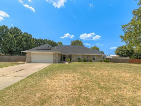 617 N Falcon Way, Mustang, OK 73064