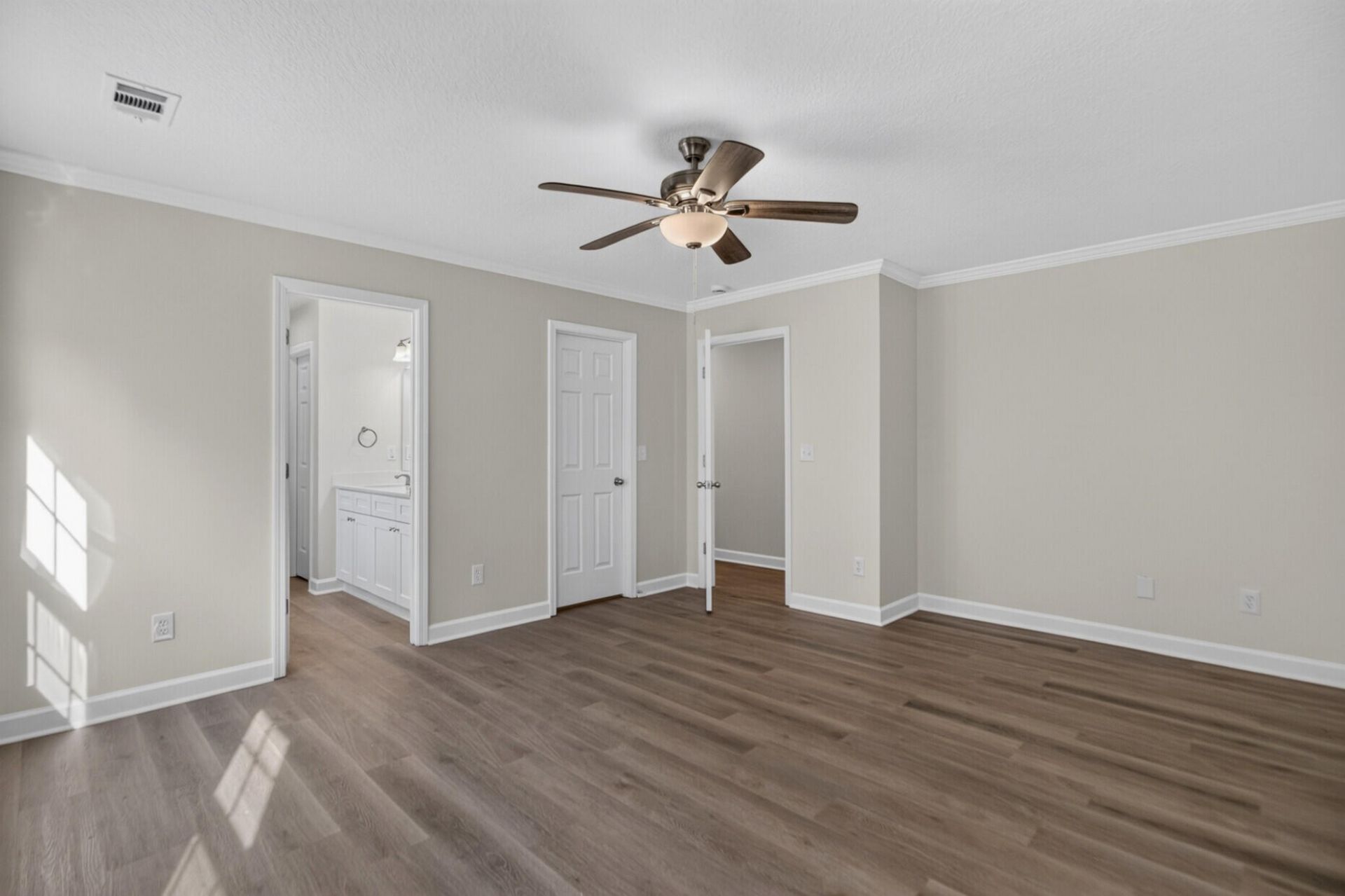 156 Cotillion Crescent Photo 17