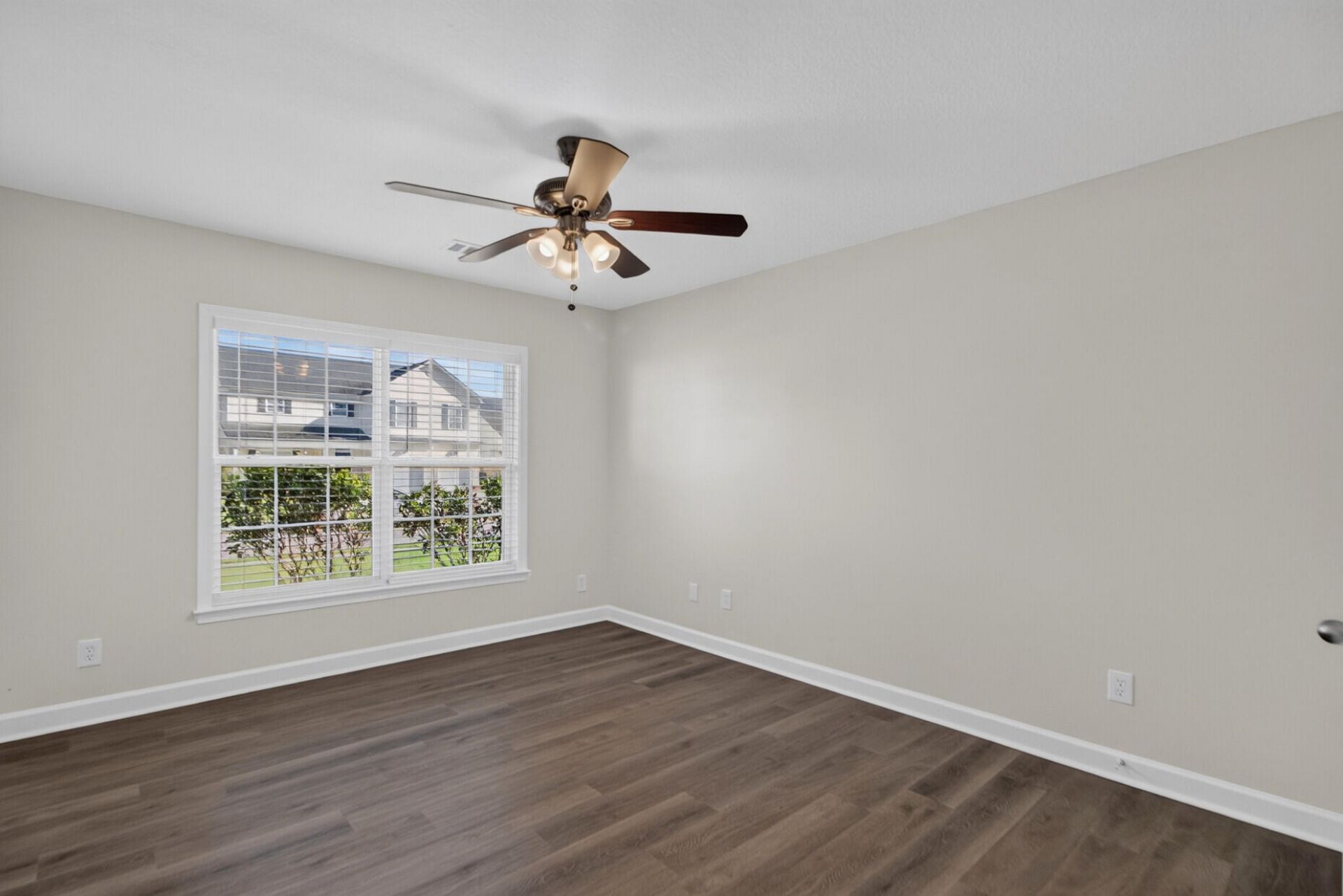 156 Cotillion Crescent Photo 24