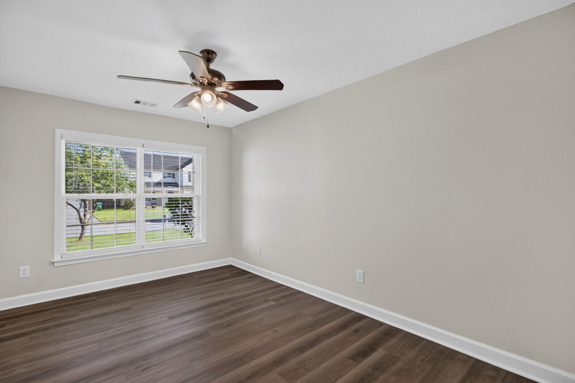 156 Cotillion Crescent Photo 26