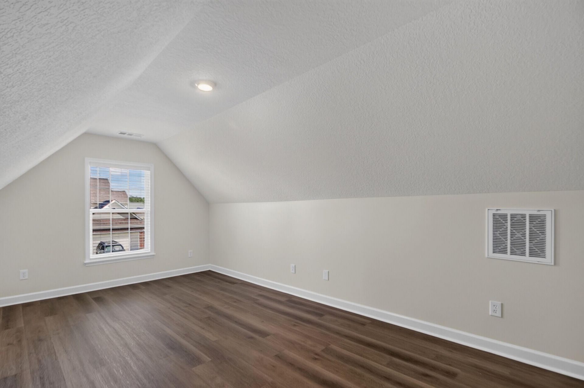 156 Cotillion Crescent Photo 28