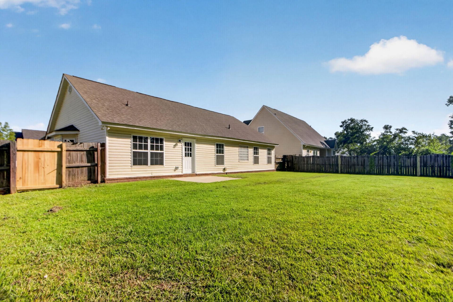 156 Cotillion Crescent Photo 31