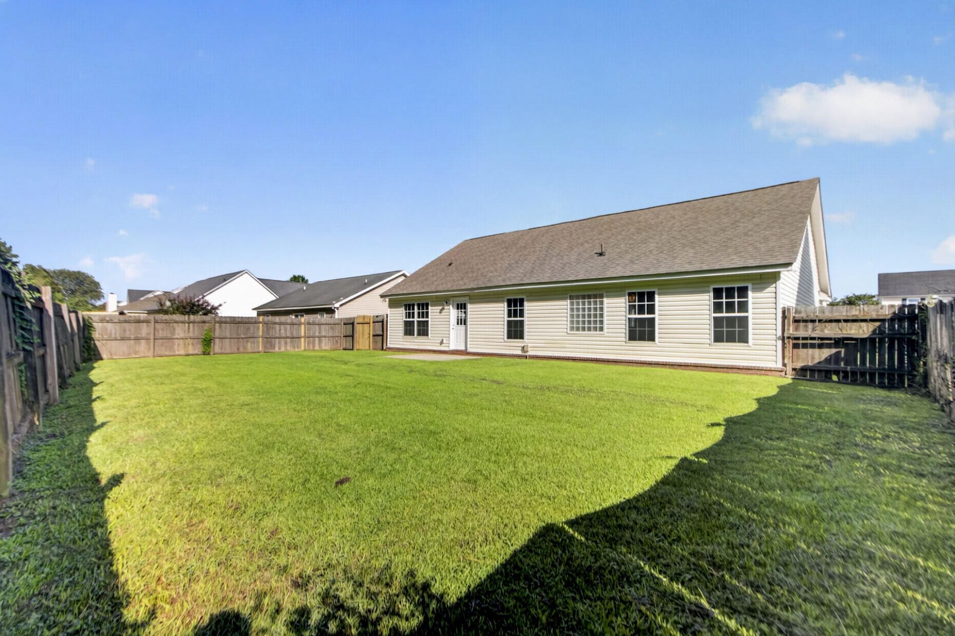 156 Cotillion Crescent Photo 32
