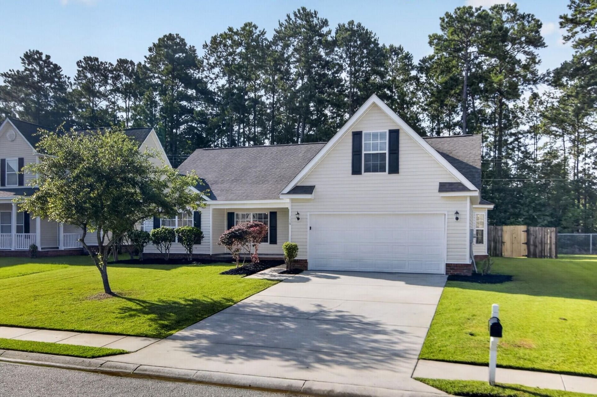 156 Cotillion Crescent Photo 34
