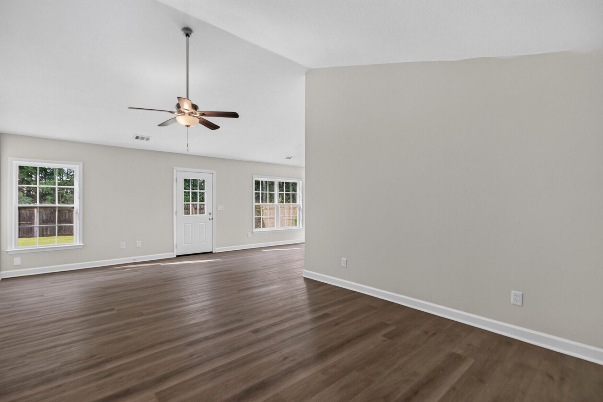 156 Cotillion Crescent Photo 5
