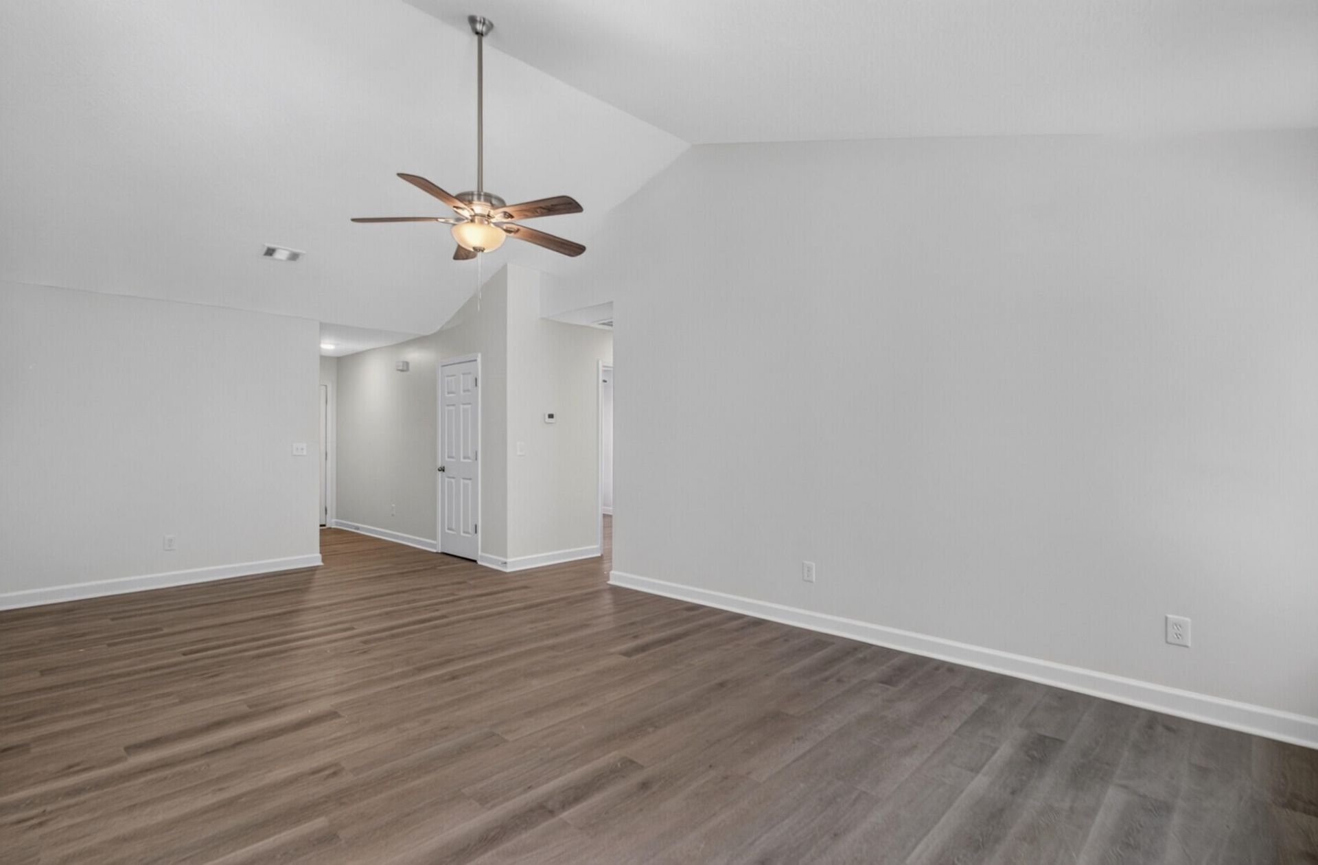 156 Cotillion Crescent Photo 6