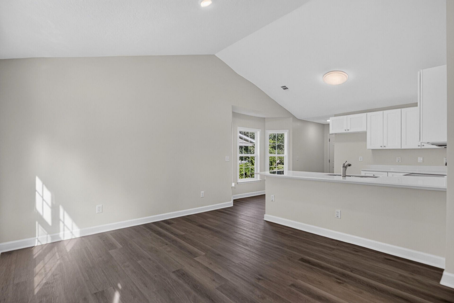 156 Cotillion Crescent Photo 7