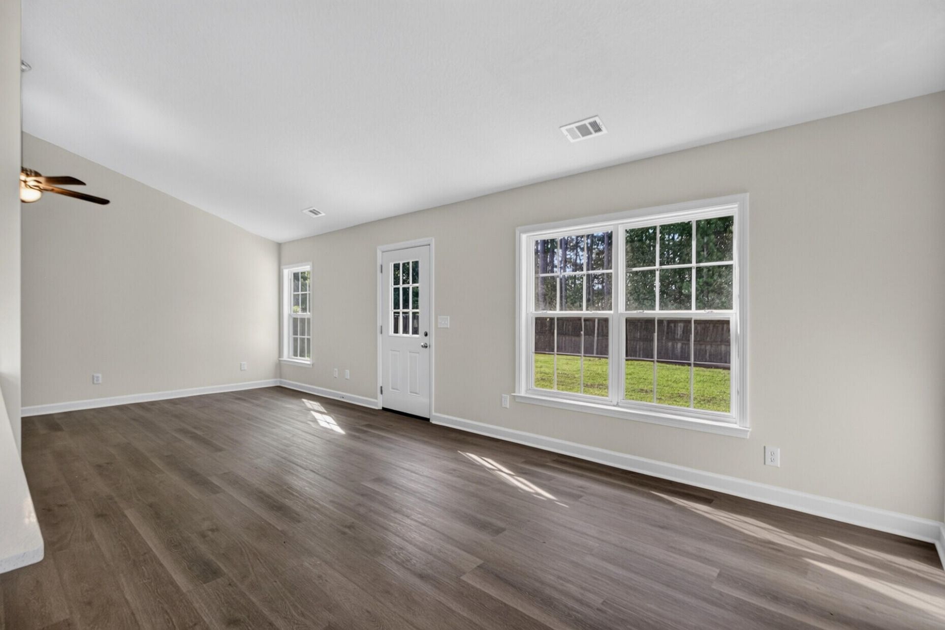 156 Cotillion Crescent Photo 8
