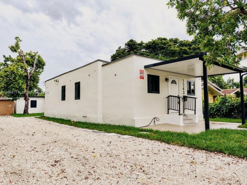 1243 NW 29th Ter , Miami, FL 33142 Photo