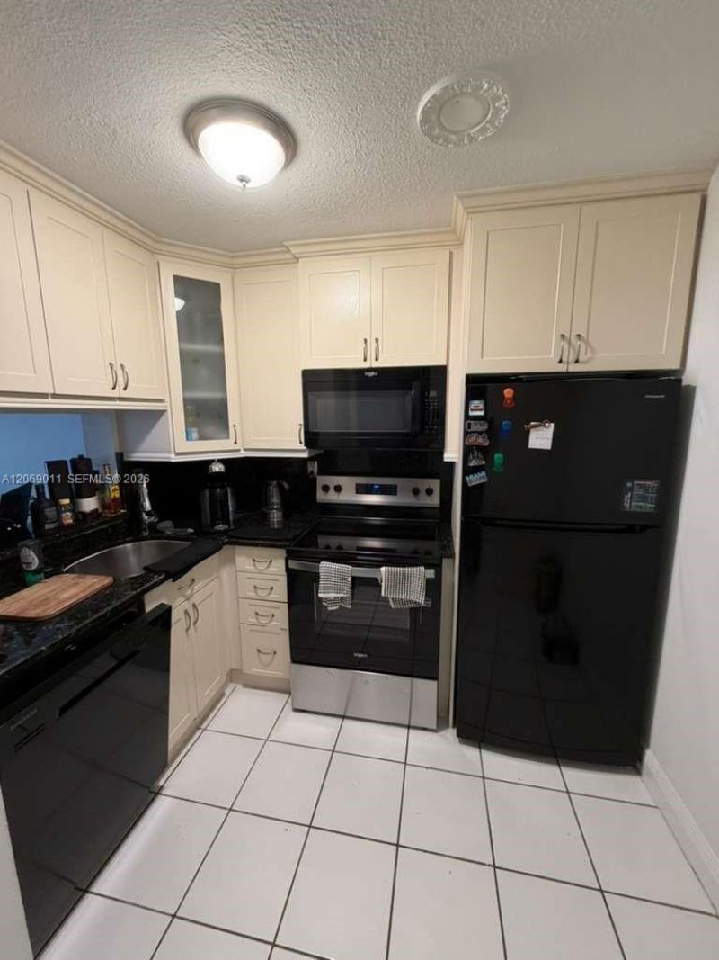 488 NW 165th St Rd , Unit B-614, Miami, FL 33169 Photo
