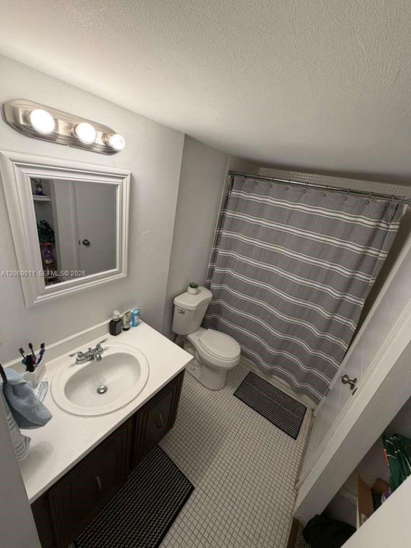 488 NW 165th St Rd , Unit B-614, Miami, FL 33169 Photo