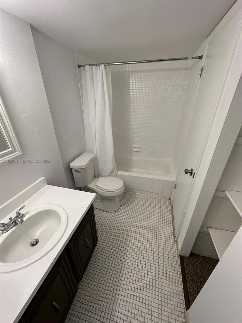 488 NW 165th St Rd , Unit B-614, Miami, FL 33169 Photo