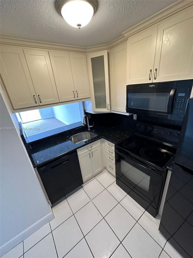 488 NW 165th St Rd , Unit B-614, Miami, FL 33169 Photo