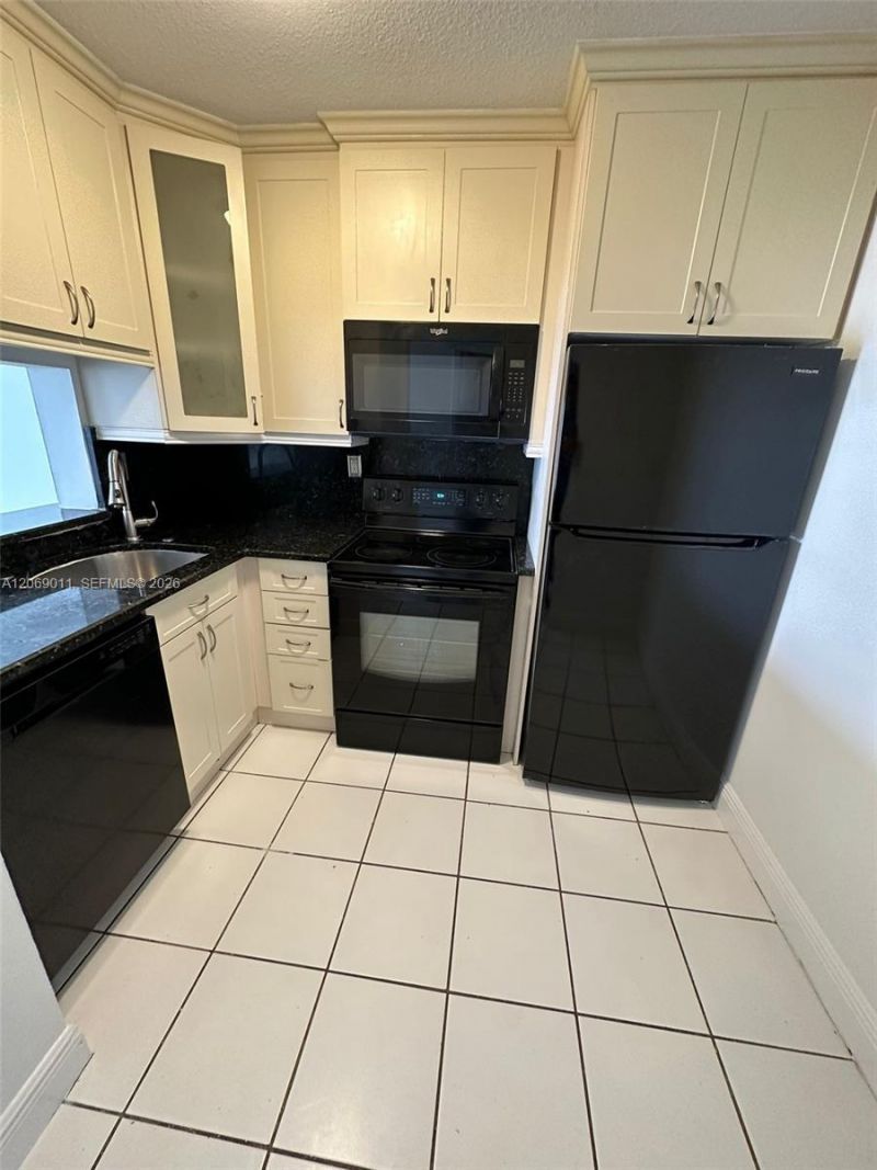 488 NW 165th St Rd , Unit B-614, Miami, FL 33169 Photo
