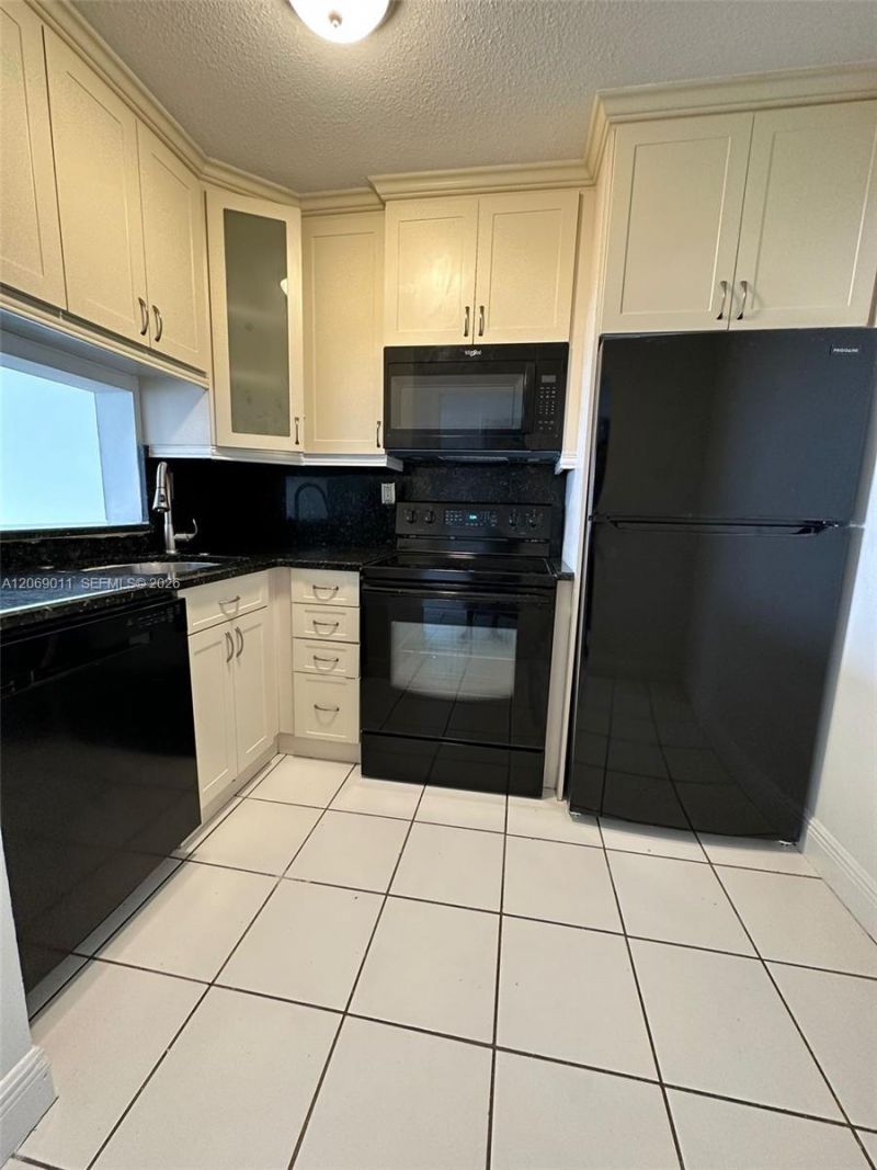 488 NW 165th St Rd , Unit B-614, Miami, FL 33169 Photo