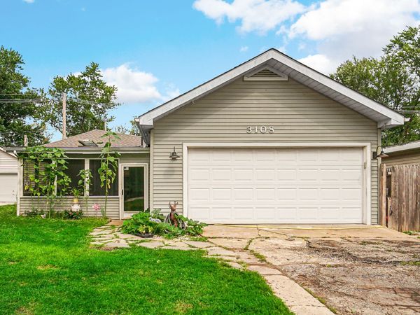 3108 S Woods Avenue , McHenry, IL 60051