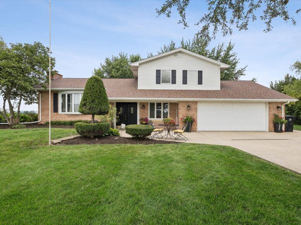 2842 234th Street , De Witt, IA 52472