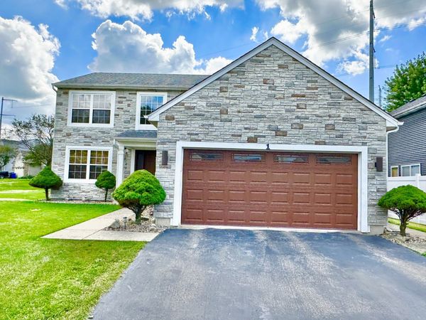 1 Stratford Court, South Elgin, IL 60177