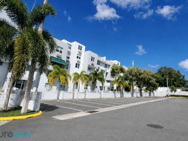 Carr 199 AVE LAS CUMBRES (NEAR LOS PASEOS SHOPPING, Unit 200, San Juan, PR 00926