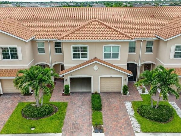 2744 Blossom WAY, NAPLES, FL 34120