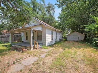 1024 S Greenwood Ave, Wichita, KS 67211