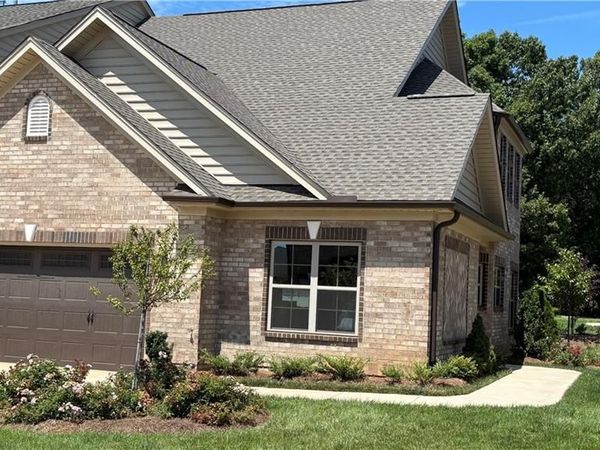 1042 Beechcraft Drive , Mebane, NC 27302