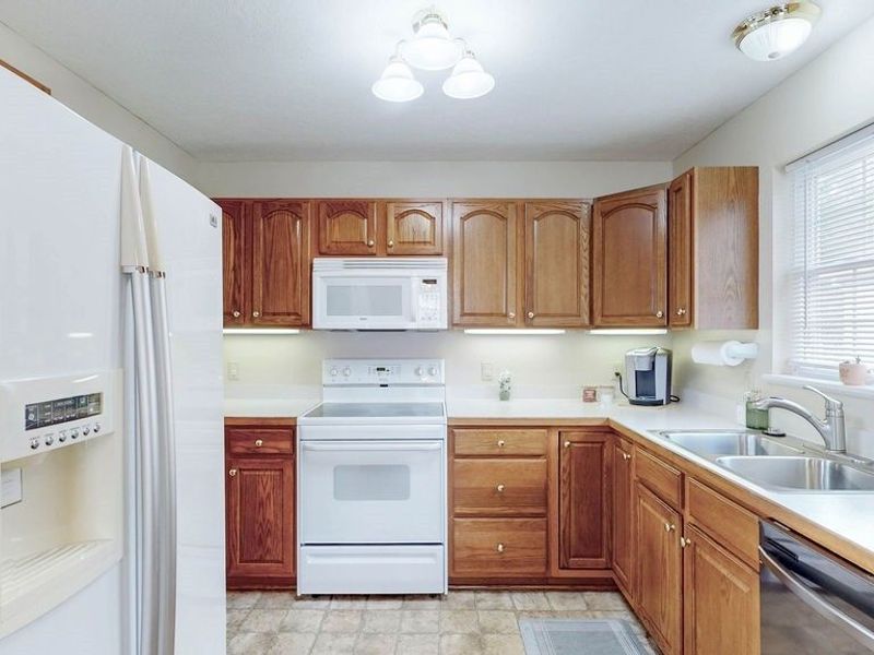 142 Carly Court, Hartville, OH 44632 Photo 13