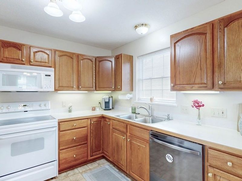 142 Carly Court, Hartville, OH 44632 Photo 15