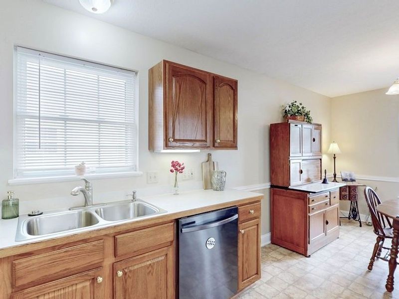 142 Carly Court, Hartville, OH 44632 Photo 16