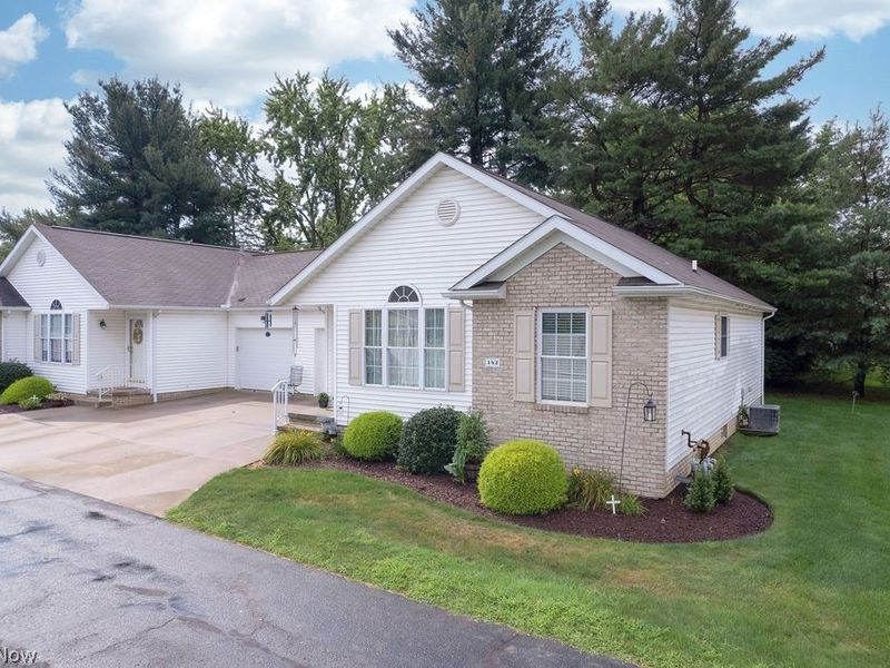 142 Carly Court, Hartville, OH 44632 Photo 2