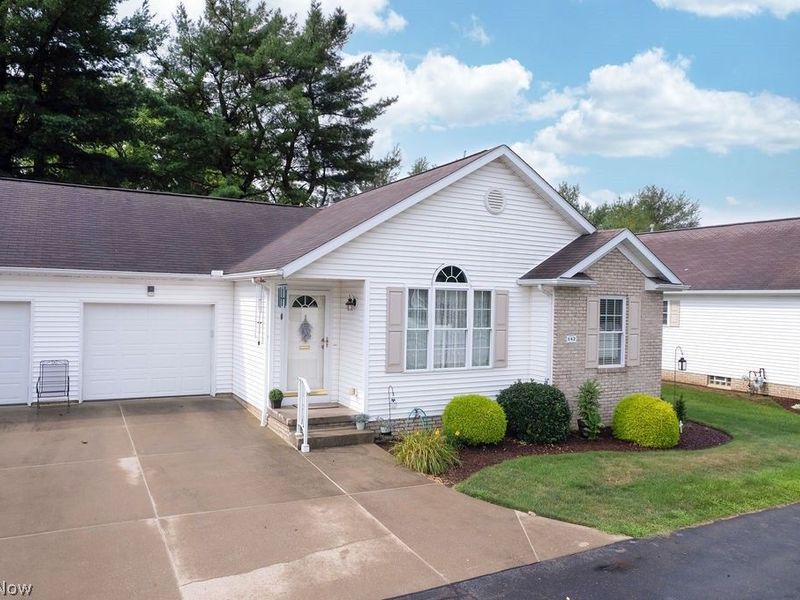 142 Carly Court, Hartville, OH 44632 Photo 3