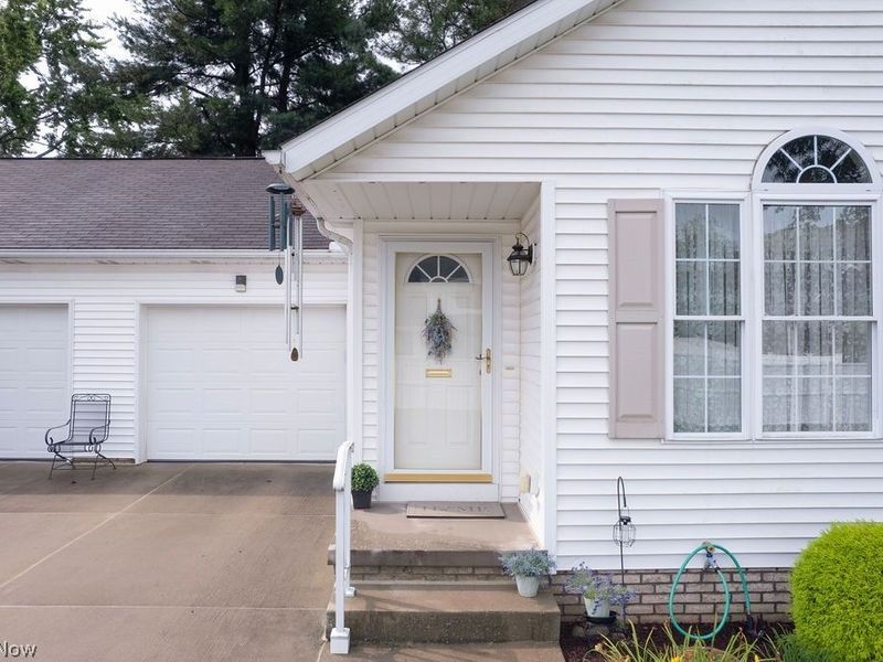 142 Carly Court, Hartville, OH 44632 Photo 4