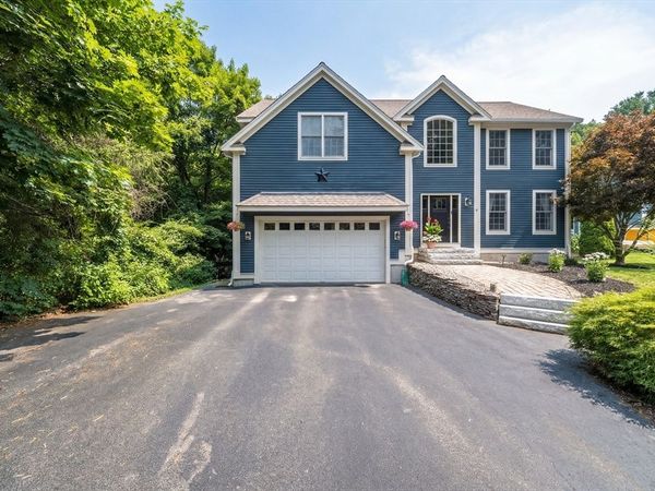 25 Essex St, Middleton, MA 01949
