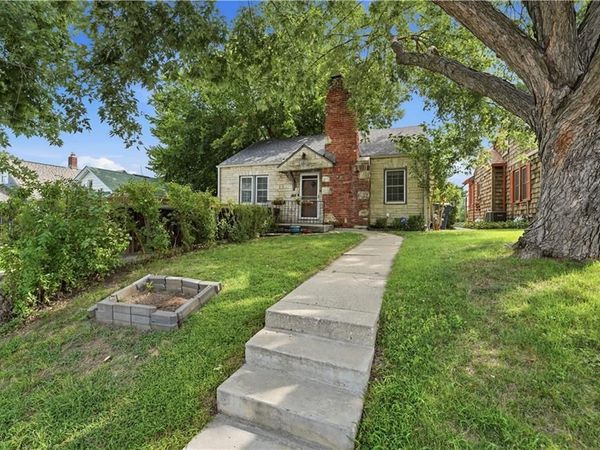 4201 Roanoke Road, Kansas City, MO 64111