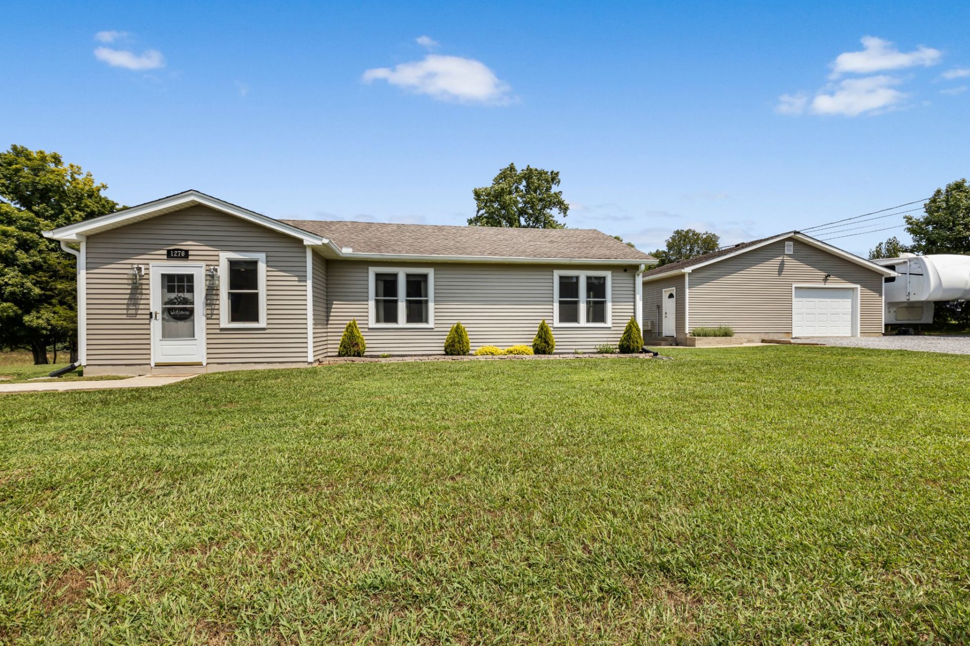 1276 Peter Pond Rd, Ashland City, TN 37015 Main Photo