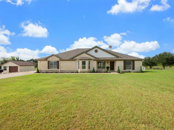 111 Lookout CIR, Hutto, TX 78634