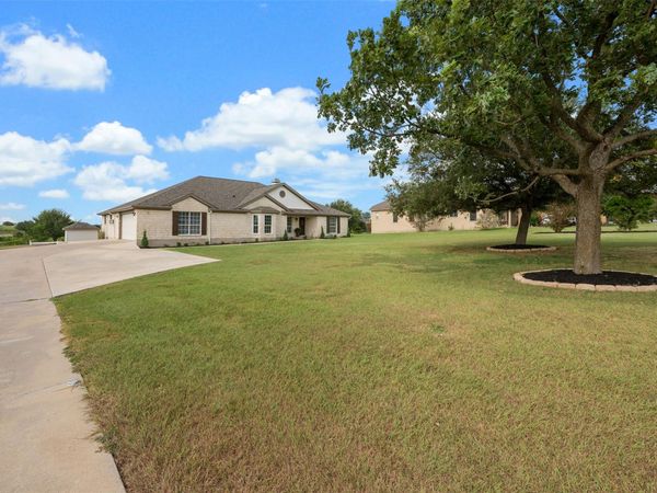 111 Lookout CIR, Hutto, TX 78634