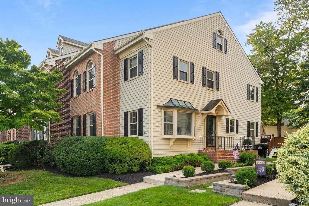 237 GEORGETOWNE COURT , ROYERSFORD, PA 19468