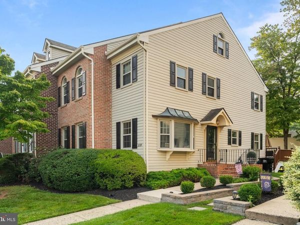 237 GEORGETOWNE COURT , ROYERSFORD, PA 19468