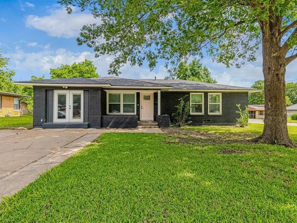 1701 W College Street , Sherman, TX 75092