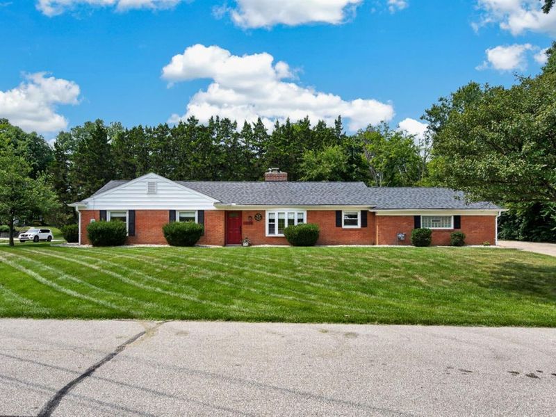 1028 Newcastle Drive, Springfield Township, OH 45231 Photo 2