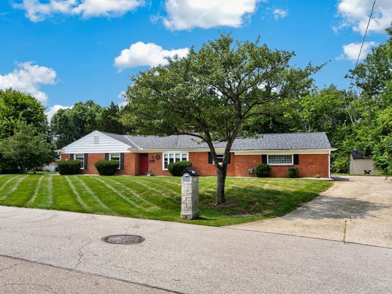 1028 Newcastle Drive, Springfield Township, OH 45231 Photo 3