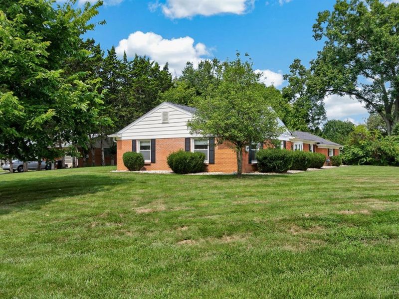 1028 Newcastle Drive, Springfield Township, OH 45231 Photo 5