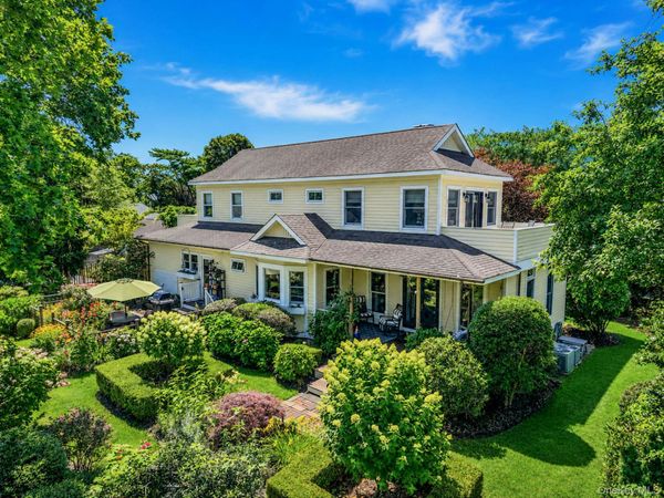 8 Jackson Avenue , East Quogue, NY 11942
